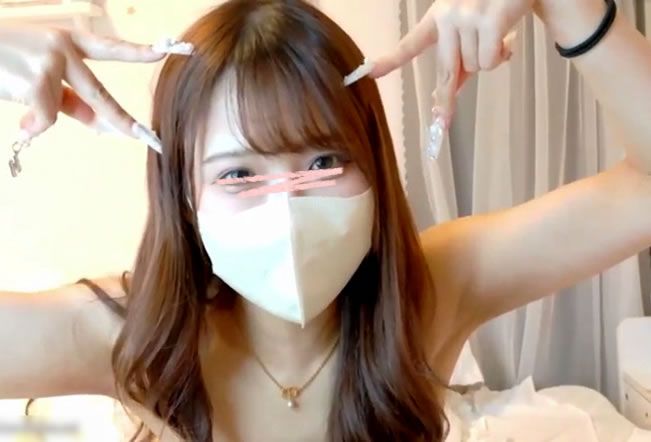 あらっマスクでも可愛い♪えっちな美巨乳お姉さんがバニーコスでキワキワオナニーしてたらオマンコがハミ出しそうになるハプニング!?｜ライブオナ自撮り