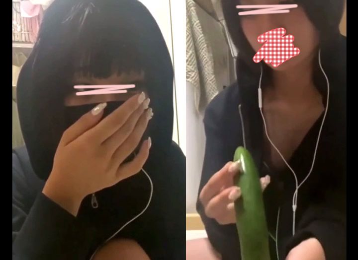 謎の闇お宝動画!?JK卒業してから玩具使うオナニー覚えました！ト●横風の地雷系童顔娘さんが最近覚えたキュウリオナ。カチカチの棒、おまんこに入って気持ちぃ｜オナニーライブ自撮りZoom